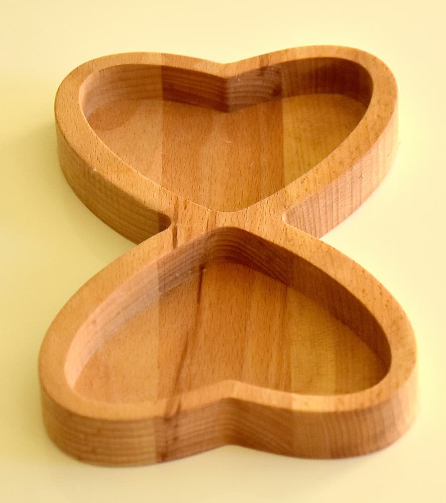 Činija u obliku dva srca od drveta bukve