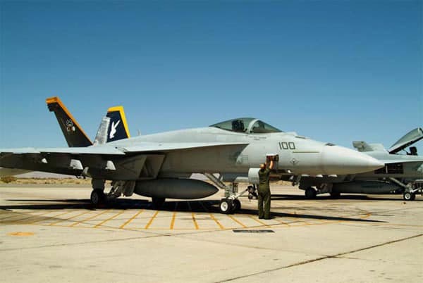 Revell maketa F-18 Hornet Easykit RV06626/060