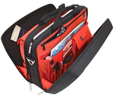 Logitech® KINETIK™ 15.4 in torba