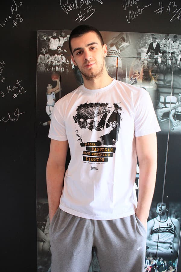 Kad Igra Partizan Tvoje Mesto Je U Pioniru XXL