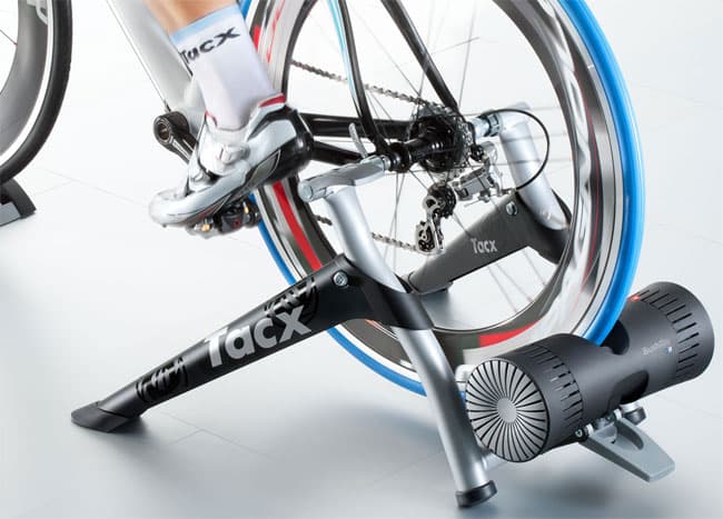 Interaktivni trenažer za vožnju bicikla Tacx Bushido Smart T2780