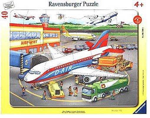 Ravensburger puzzle 40 delova -  Na aerodromu 06700