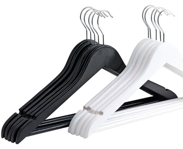 Drvene vešalice 5 komada crne