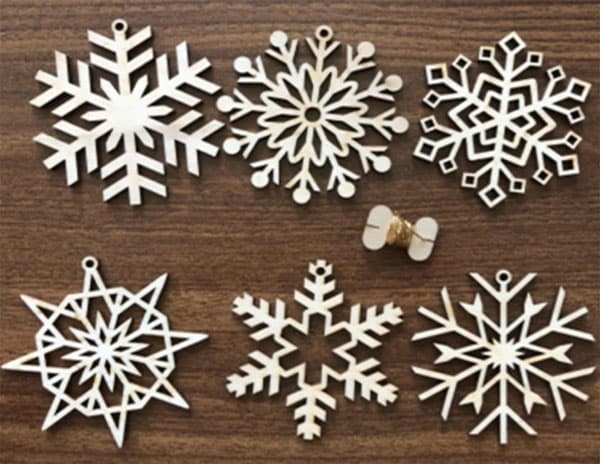 Novogodišnji ukrasi Drvene pahuljice ZS01