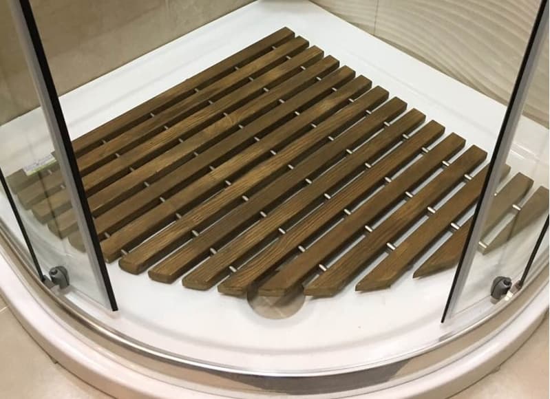 Podloga za kupatilo od tikovine polukružna