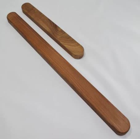 Nosač za noževe sa skrivenim magnetima, orah 585x40x20 mm