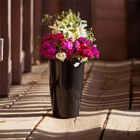 Saksija sa sistemom za zalivanje Diva 20 okrugla crna