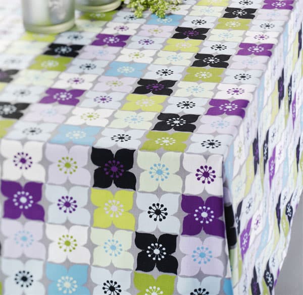 Satenski stolnjak Maike 140x240cm cvetni dezen