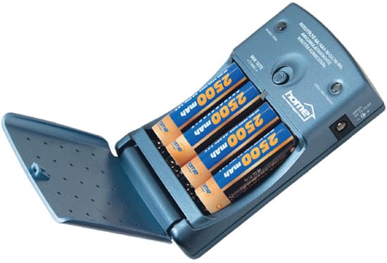 Univerzalni automatski punjač NiCd/NiMh baterija MW1270