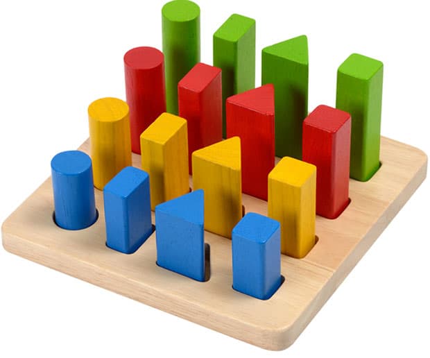 Plan Toys Drvena igračka sorter tabla sa geometrijskim oblicima 5125