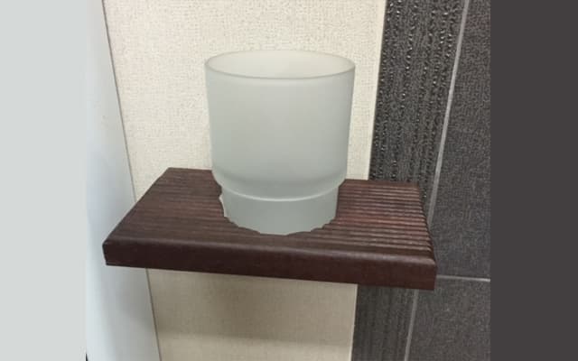 Čaša za četkice na tikovini