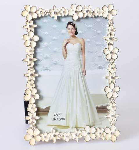 Metalni ram za fotografije dimenzija 10 x 15 cm 716102