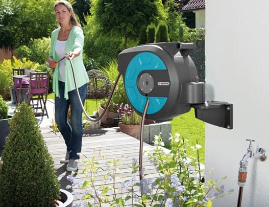 Zidni nosač sa crevom 15m Gardena Roll Up Automatic 08022-20