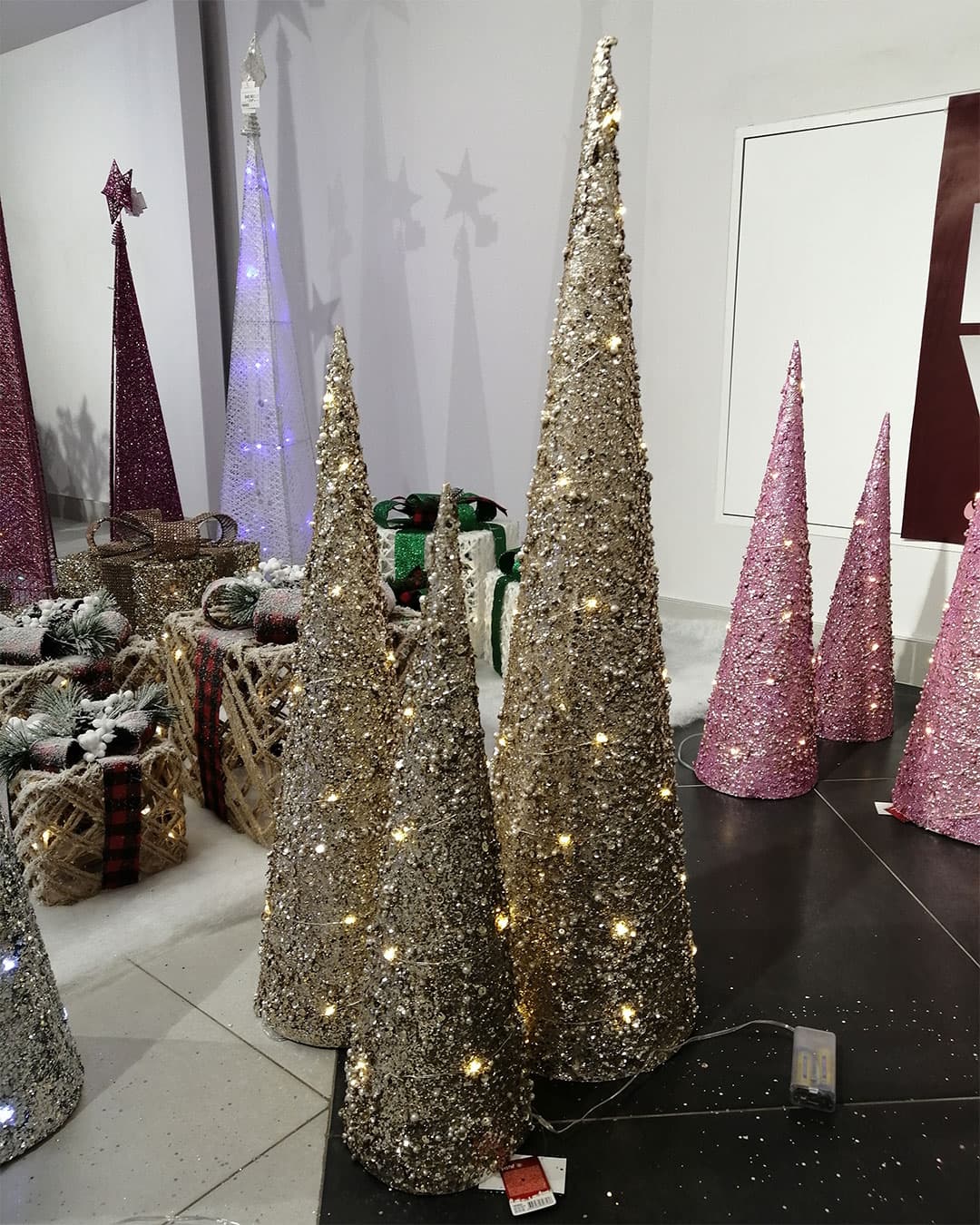 LED Svetleća Kupa Pearl Cone Visina 60 cm Zlatna